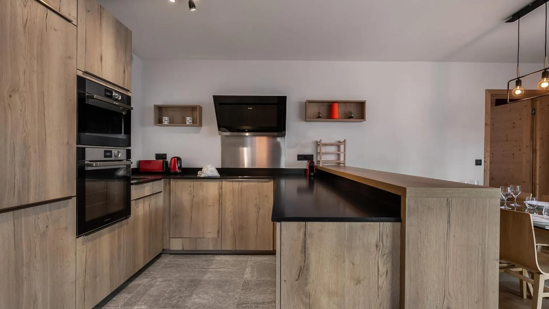 Appartement T4 A Courchevel Moriond, A 100M Des Pistes, Avec Parking, Wifi Et Services Inclus - Fr-1-563-48 Apartment