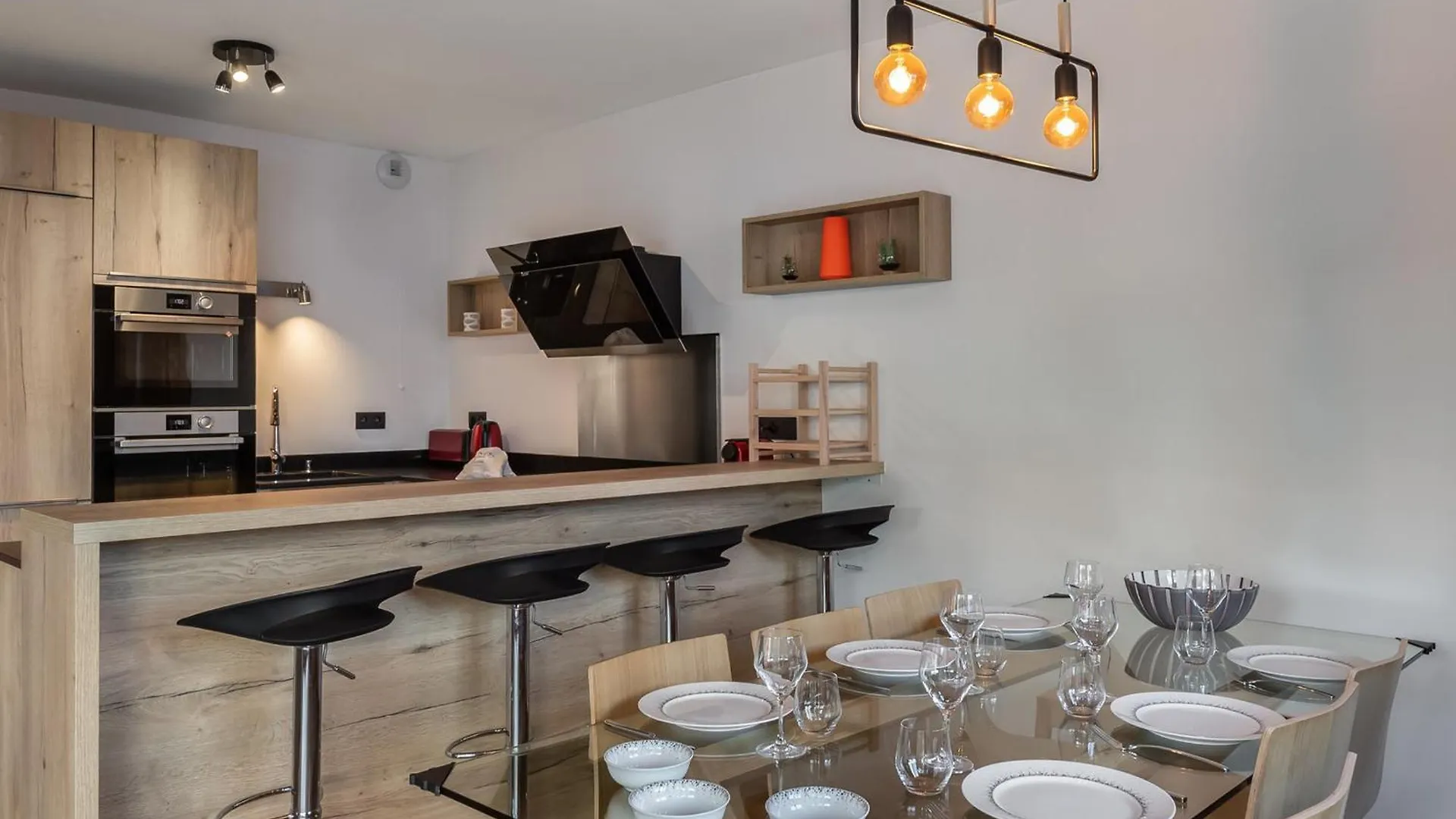 Appartement T4 A Courchevel Moriond, A 100M Des Pistes, Avec Parking, Wifi Et Services Inclus - Fr-1-563-48