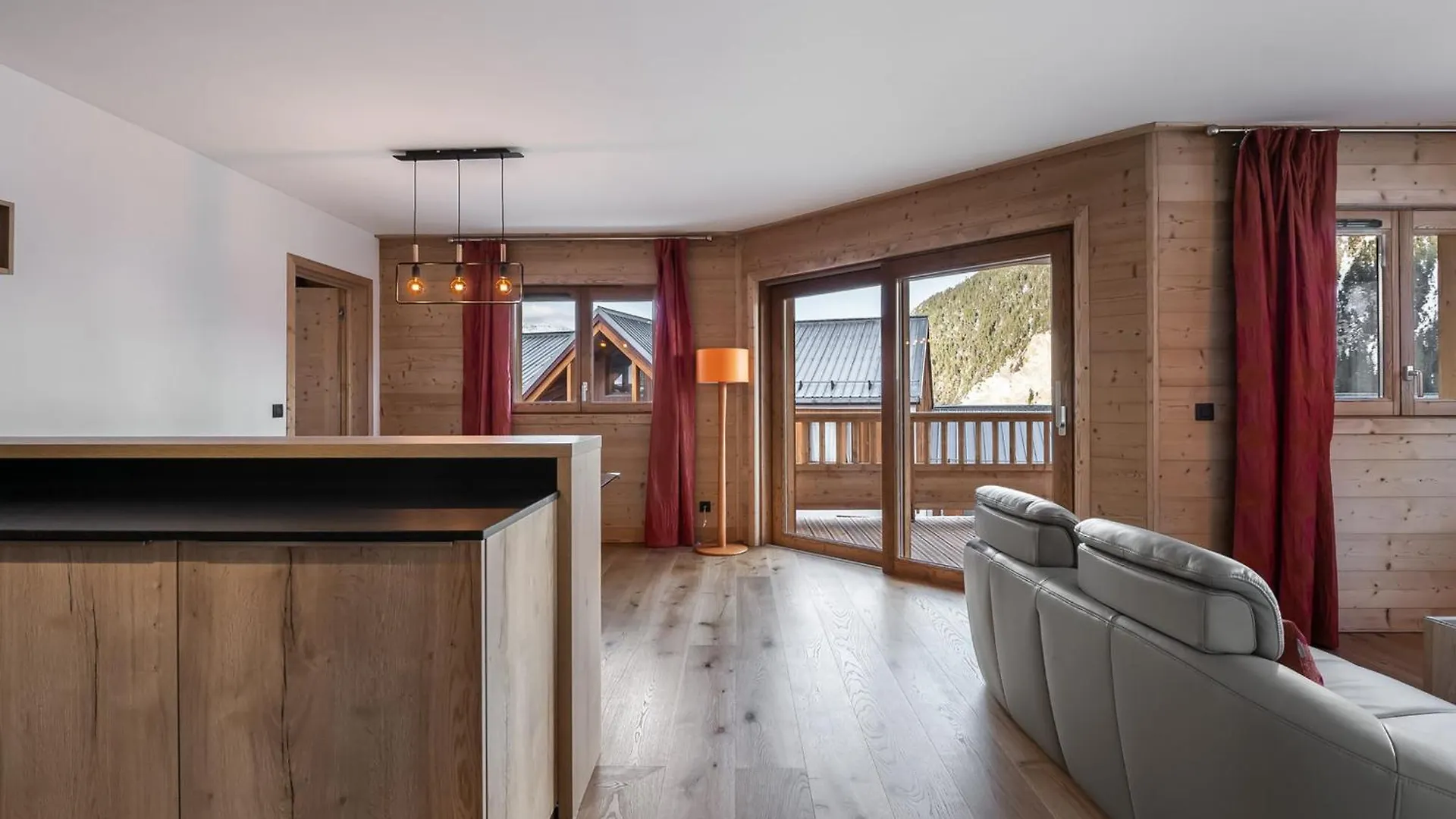 Appartement T4 A Courchevel Moriond, A 100M Des Pistes, Avec Parking, Wifi Et Services Inclus - Fr-1-563-48 0*,  Francie